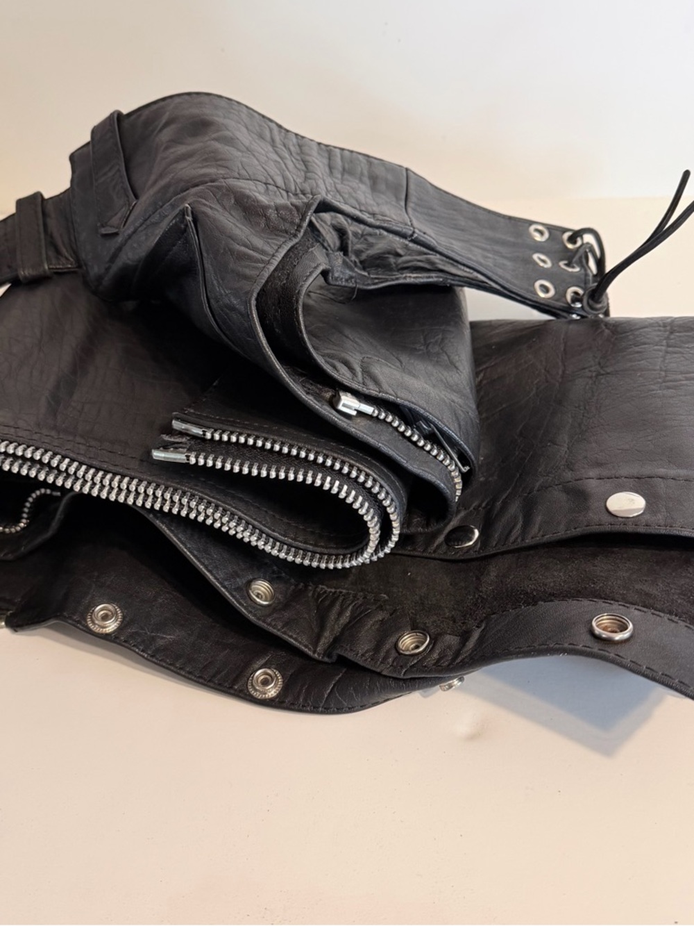 Black leather motorcycle chaps fits women’s size 6 / small